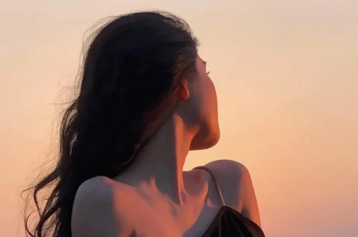 火爆女星因需求旺盛出轨的瓜！